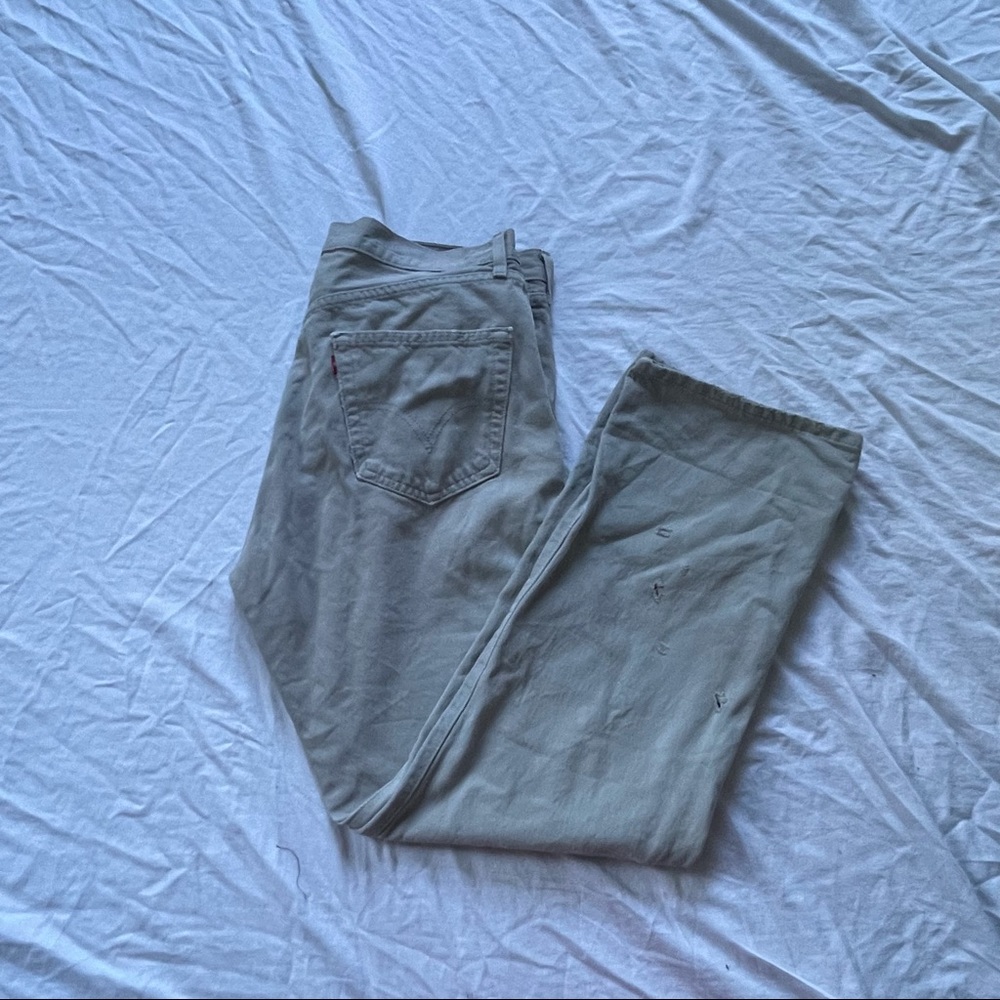 OLIVE TONE DISTRESSED LEVI JEANS